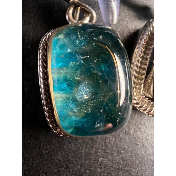 NEW neon apatite in matrix in platinum over copper - Picture 14 of 16